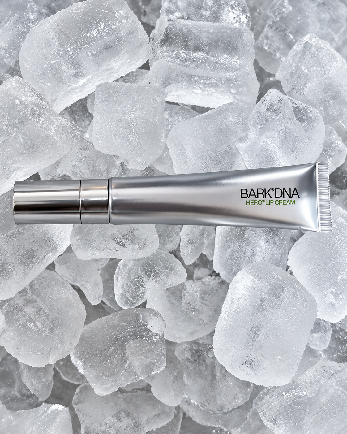BARK DNA Hero Lip Cream fotograferet på is